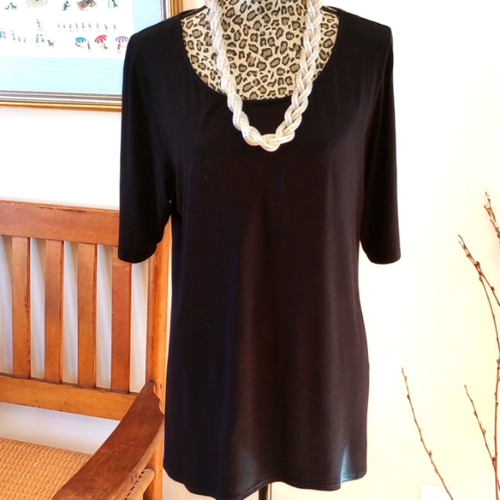 Kim & Cami Plus Size Short Sleeve Top w/Sheer Back Vent Size:2X Color:Black